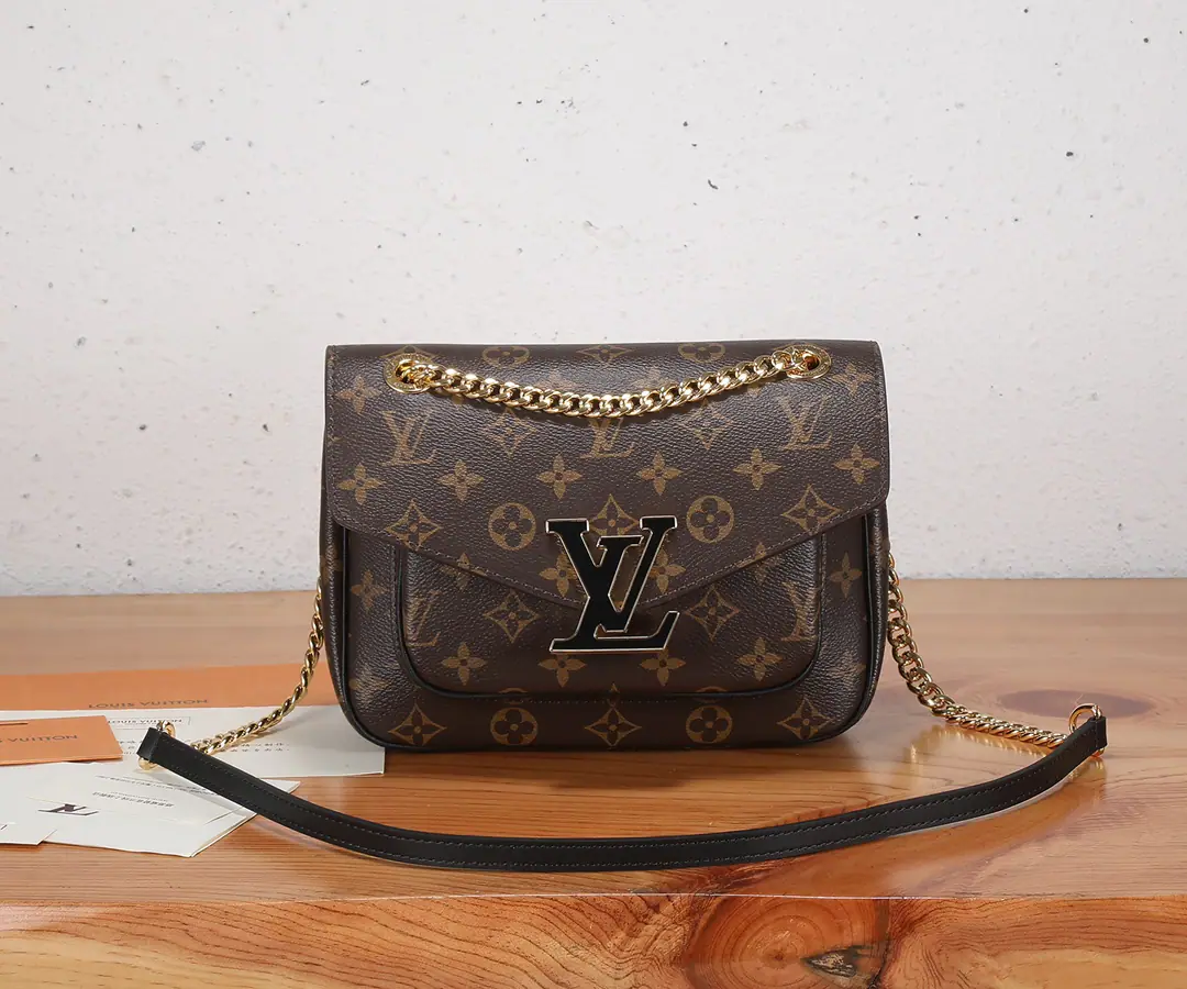 P【 C01Dynamic chip】‼️Top First List, Enhanced version‼️ Passy ♪ The chain wrapped in Monogram The canvas shapes the lingium., - With resin. LV Magnetic buttons, And then, by accident, the first of the tides.. Front and back bags and inside bags are easy to pick up., ♪ And I'm here day and night ♪. Model: M45592 Dimensions: 23 x 17 x 9 centimetres (Length x High x Kuan)