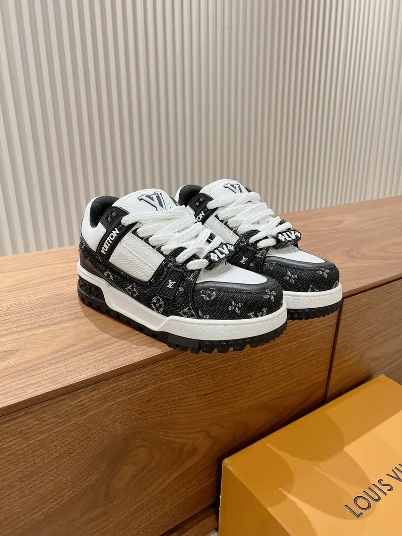 LV 2024New paragraphTrainerFattie Louis Vuitton. Six months of the original version of the dissolution., DIYSlips, sneakers. Cute fat.trainer, To buy the style with your eyes closed., Break a single change in color, You're younger and fatter.trainerOr a Fester Shoes., The Queen of the House of Lords is a man of the past., But the most classic fatty shoes., The classic color., High-end atmosphere upgrade Every color is great.！The original open-cut, cute button., The original is exactly the same material for work detail. All kinds of skin.TPU Brush Super-complicatedTPUOriginal Base, Original Packaging Coded female35-40 Men39-44 Top