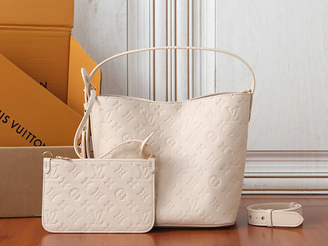 【 C01Dynamic chip】Top First List, Development of the original M2A ✨‼️Paragraph All In Medium handbags. Monogram Empreinte Leather shapes the bucket bag, It's a space that can accommodate everyday needs easily., And collect small items with a undismantled zipper bag.. The glimmer locks and the classic nameplate show the details., ♪ Shoulder ♪, It's easy to pick up a hand or a hand.. Finely elegantly elegant., Light up the city.. 21 x 24 x 16CM (Length x High x Kuan) Pumped-up cow leather. The leather side of the cow. Tiled canvas lined. Metal Magnetic buttons and side hooks are cut off. Dismantled zipper bags. Sides with decorative nameplates and locks - You can take smartphones., Headphones, Victorine The wallet and the key. Shoulder belt.: Undismantable, Adjustable