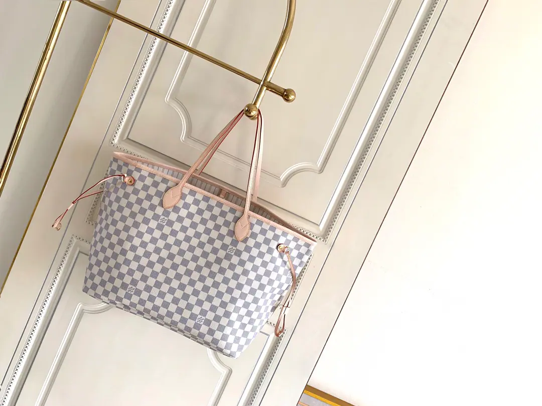 Big number., Dynamic chip C【Original overseas It's so exclusive. M41631Big number.40990】 🎀🎀Classic shopping bag.💋💋Louis Vuitton. Neverfull A new classic handbag., Explore the fine details in the bag. The redesigned insides used fresh fabric lined and inspired by the retrograde details of the Louis Vuitton archives., There's nothing more commendable than a detachable zipper., It can be used as a handbag, either alone or in a handbag., And as an extra pocket.. The bright liner is Monogram The classic canvas adds more lively sense of activity.. Medium Size: （32*29*17） Large size: （40*33*20）
