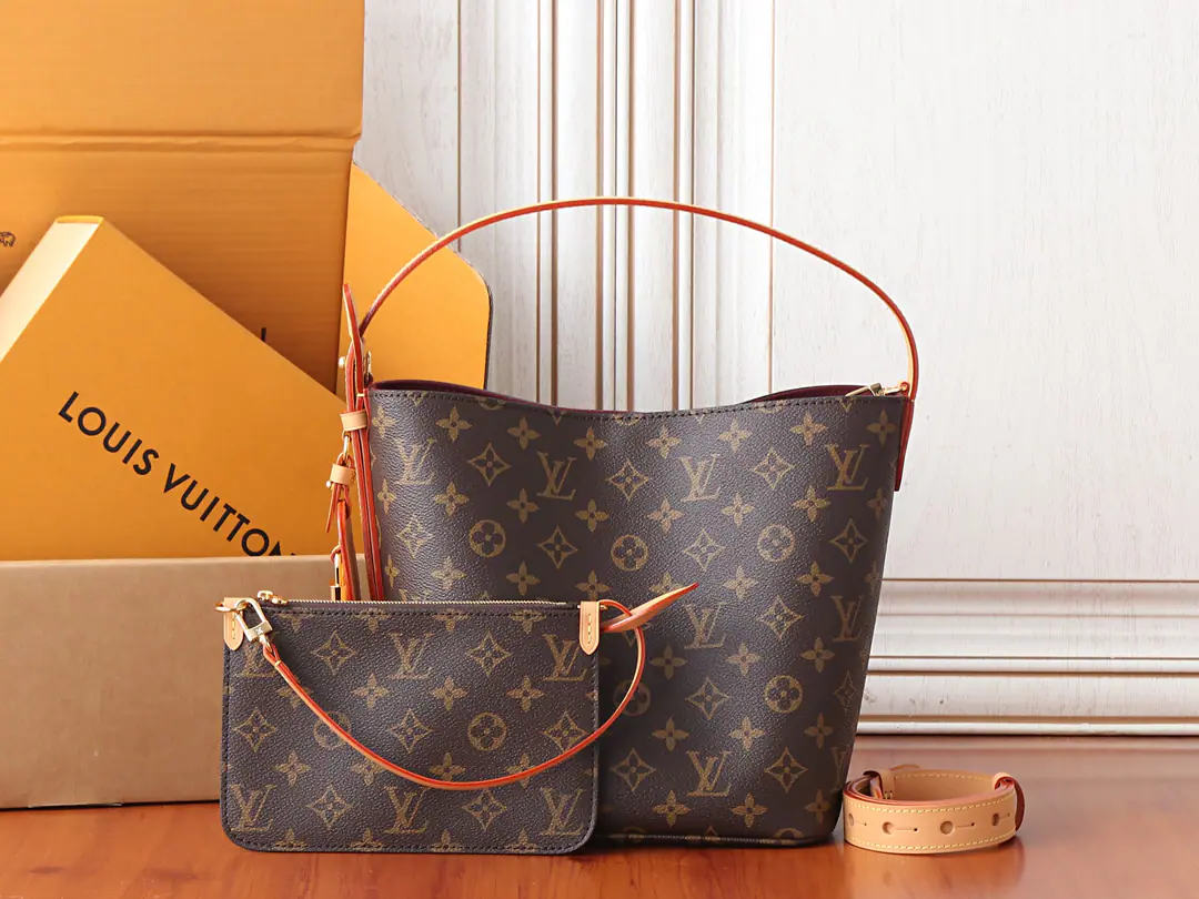 【 C01Dynamic chip】Top First List, Development of the original M29628✨‼️Paragraph All In Medium handbags. Monogram The canvas shapes the bucket bag., It's a space that can accommodate everyday needs easily., And collect small items with a undismantled zipper bag.. The glimmer locks and the classic nameplate show the details., ♪ Shoulder ♪, It's easy to pick up a hand or a hand.. Finely elegantly elegant., Light up the city.. 21 x 24 x 16CM (Length x High x Kuan) Monogram Tiled canvas. The leather side of the cow. Tiled canvas lined. Metal Magnetic buttons and side hooks are cut off. Dismantled zipper bags. Sides with decorative nameplates and locks And a leather shoulder., Slashable - You can take smartphones., Headphones, Victorine The wallet and the key. Shoulder belt.: Undismantable, Adjustable