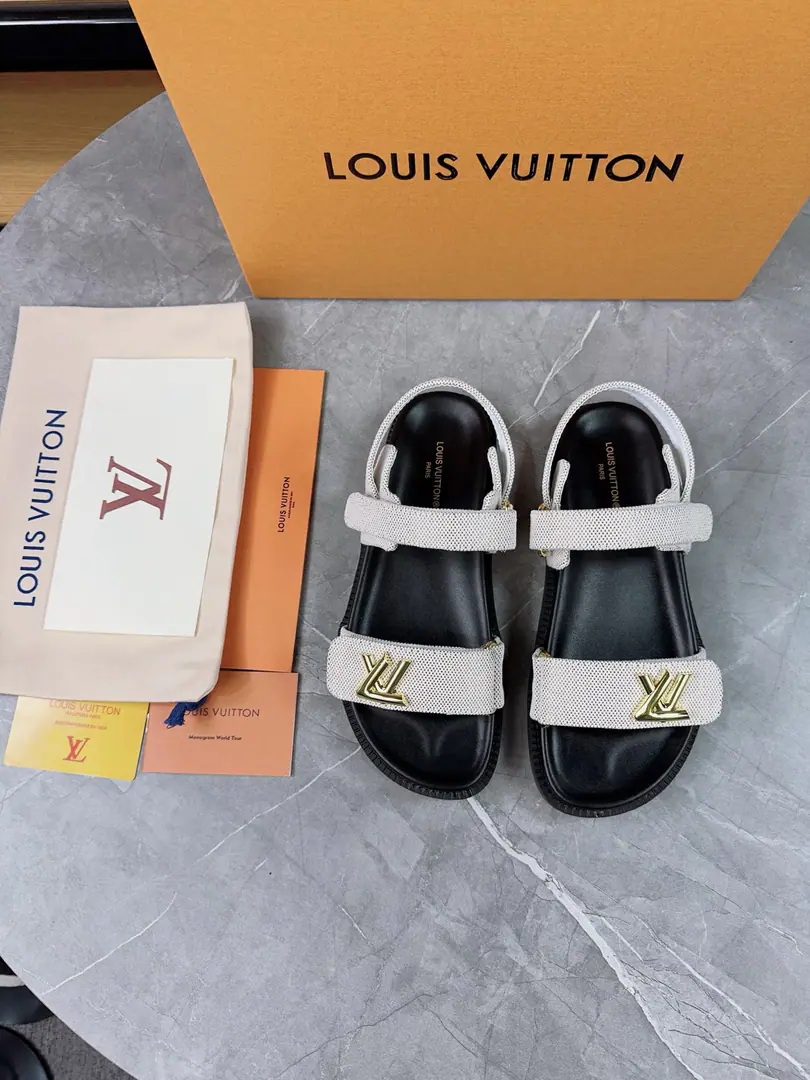 🌈LV | Louis Vuitton. 🧡💚2025Spring and summer. Top Version‼️Original unamended The owner of the counter is making a new payment. New sandal shoes. New hardware.🆕 ❥Requisition level！It's a great sense of excellence.！A huge amount of money from domestic and international bloggers., Old and fashionable. The upper toe blew up.！The boss's push.★ ━━━━━ ЅᏇєєt ━━━━━ ▪️Shoe.: Original Skin ▪️Uchi.: Bulls. ▪️Otsumi!: RubberpuGroup high-end bottom ▪️Shoes.: 35-45（35-45Custom）Batch