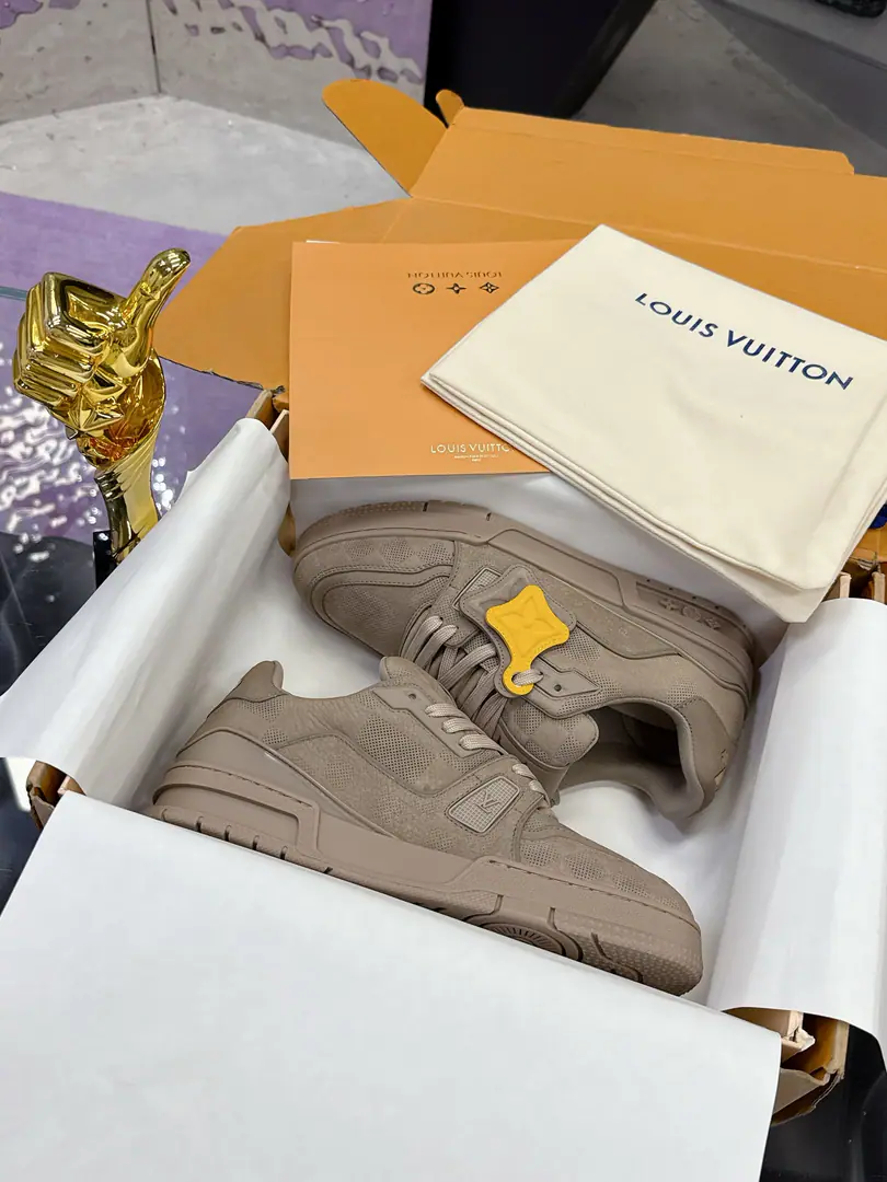 Plant Louis Vuitton The donkey's money.！trainerShoes., Everyone's got to be in., Never regret it.！ It's super-high.！Everything's fine.. Mostly super-suspent.. The top-level factory is extremely rigorous.！The materials are all super-cattle skins custom-made overseas., The skin is all original. Super-upgrade, Especially the tattoos when the shoes bend., It's all about it.zp♪ Feels like ♪！ We custom-made the Otsumi., - I'm the one who controls it., The whole font and the blob, It's hard to tell.. Size: #Women35-41 #Men38-46（Women40 41 Men45 46 I'll make sure I don't change it.）