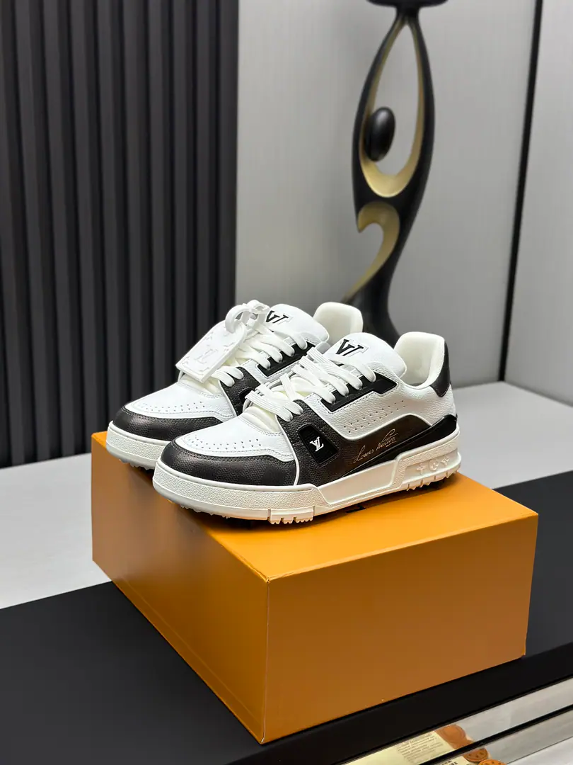 DThe factory is selling it. Top Version LV-Louis Vuitton.-A classic show. Empty glue process·Original1: 1Develop Rematch！！The upper foot is very comfortable. Luxury materials, - I'm doing a little work., The bottom print is European English letters. The shoe face is combed by Italian imported cow skin., The side of the side is branded.LOGOSigns and signatures, The latest emulsion pad.➕The netted inside., I'm so comfortable with my feet.. Original factory-specific double colourTPUGroup Bottom. Packet process Solid sewn by locks Fabulous.:Uniquely customised head-deck skin. Parts:A private model.Vuitton Marking Uchi.:Customize silk slides.-In the top silk cow. Otsumi!:TPUCombine heavy ground grinding and skating yellow Foot.:New emulsion pads.-The veil is sweaty. Pool process:All computer needles are wired. Shoeheads. Backset Cold thermal mode. Full pull-out. Medium down.logoStripes Box packing -Shoe belt. Certificate Card Notes Accreditation Dustproof bags The best wrapper on the net. Female35-40Men38-46（38/46Make a no-refund order.！