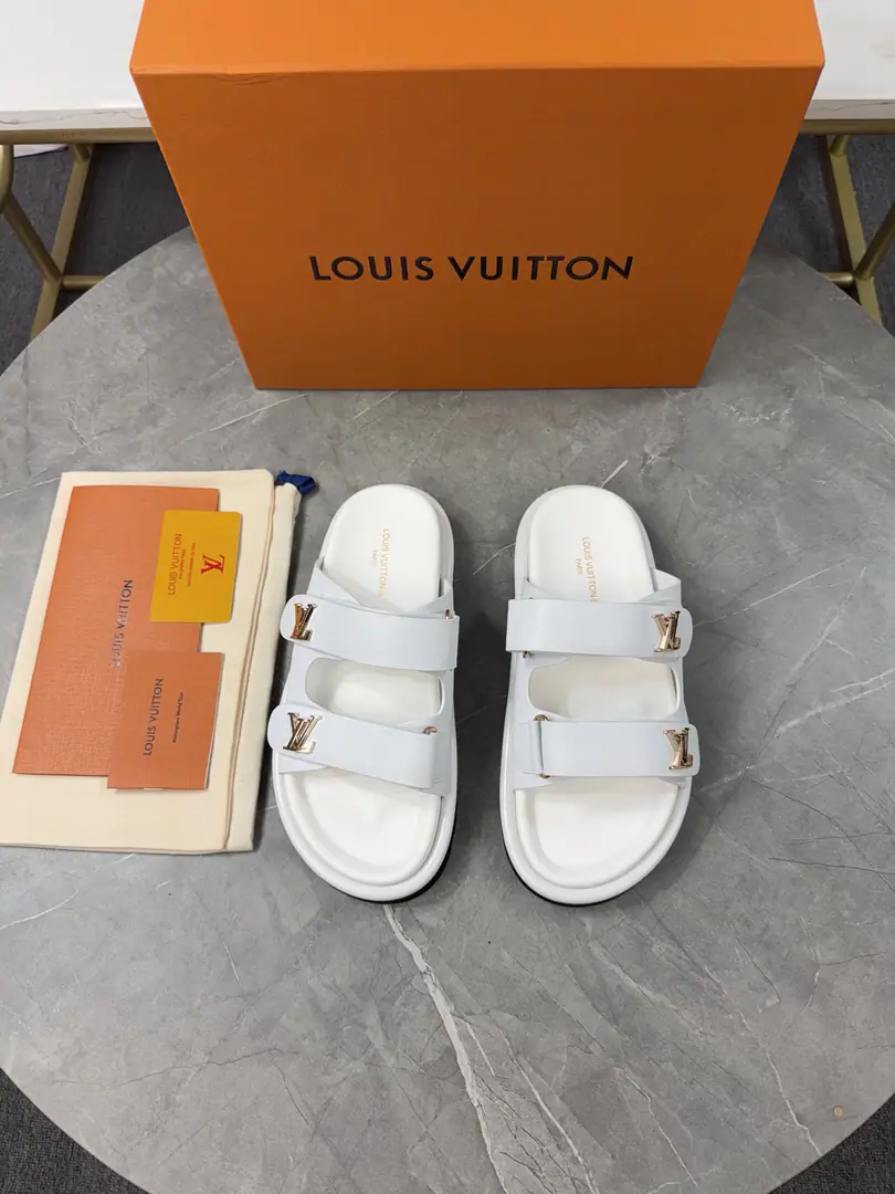 🌈LV | Louis Vuitton. ²⁰²³ 𝐬𝐬 🧡💚2025Spring and summer. Top Version‼️Original unamended The owner of the counter is making a new payment. Straw slippers New hardware.🆕 ❥Requisition level！It's a great sense of excellence.！A huge amount of money from domestic and international bloggers., Old and fashionable. The upper toe blew up.！The boss's push.★ ━━━━━ ЅᏇєєt ━━━━━ ▪️Shoe.: Original-made cow-coloured fabric ▪️Uchi.: Bulls. ▪️Otsumi!: Rubber high end base ▪️Shoes.: 35-46（46-45Custom without re-offer）Batch