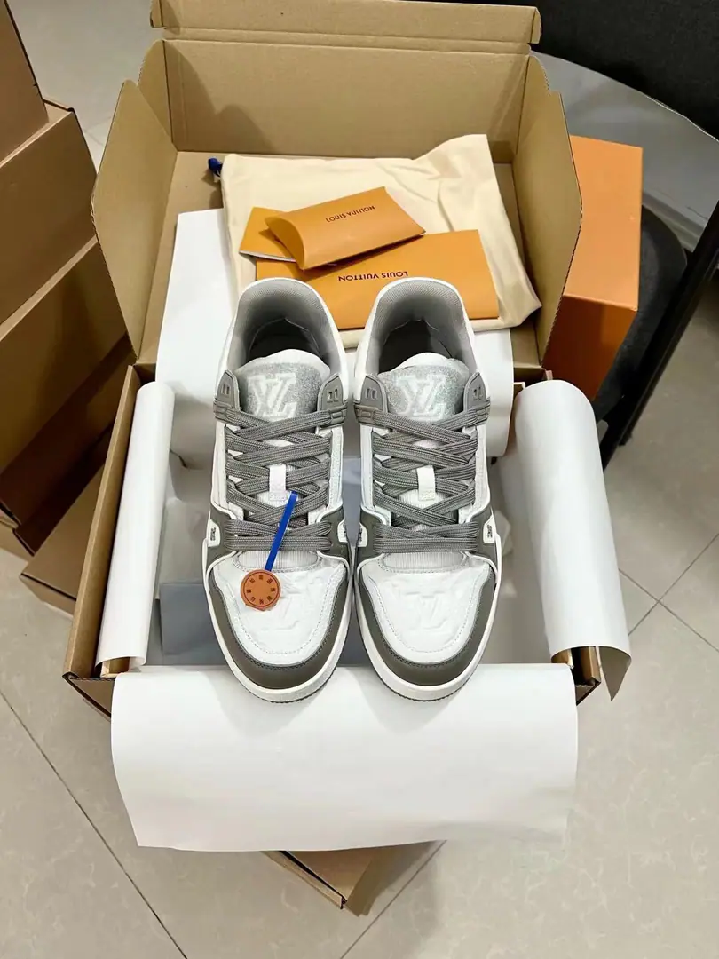 Top-level requisition version LV trainer "Couples set a series of leisure basketball shoes. ♪ The value of the face ♪ - The upper foot is fried., Every color is a giant.！The Tide Man needs a single item.🛍 Original customized pressure-cut grains, calf skin.（Non-market super-fibre skin You have to distinguish.！）The symmetrical old flowered mounds the cowboy cloth.. All the accessories are as they were.1:1Custom Even the shoelaces are colored.1:1Make a reservation.. Original Unique private modelTPUOtsumi!. Many of the little heart designs have to be original to be able to see what they're doing., The essence is the detail.！Original Condom Chips Card Sensitivity direct in.lv Official Network😏 Recurse ceiling level Full package of fine airplane gift boxes Please accept my quality.‼️ Please be careful with the market traffic.！ Codes: 35-44（Men38/45I'll make sure I don't change it.）