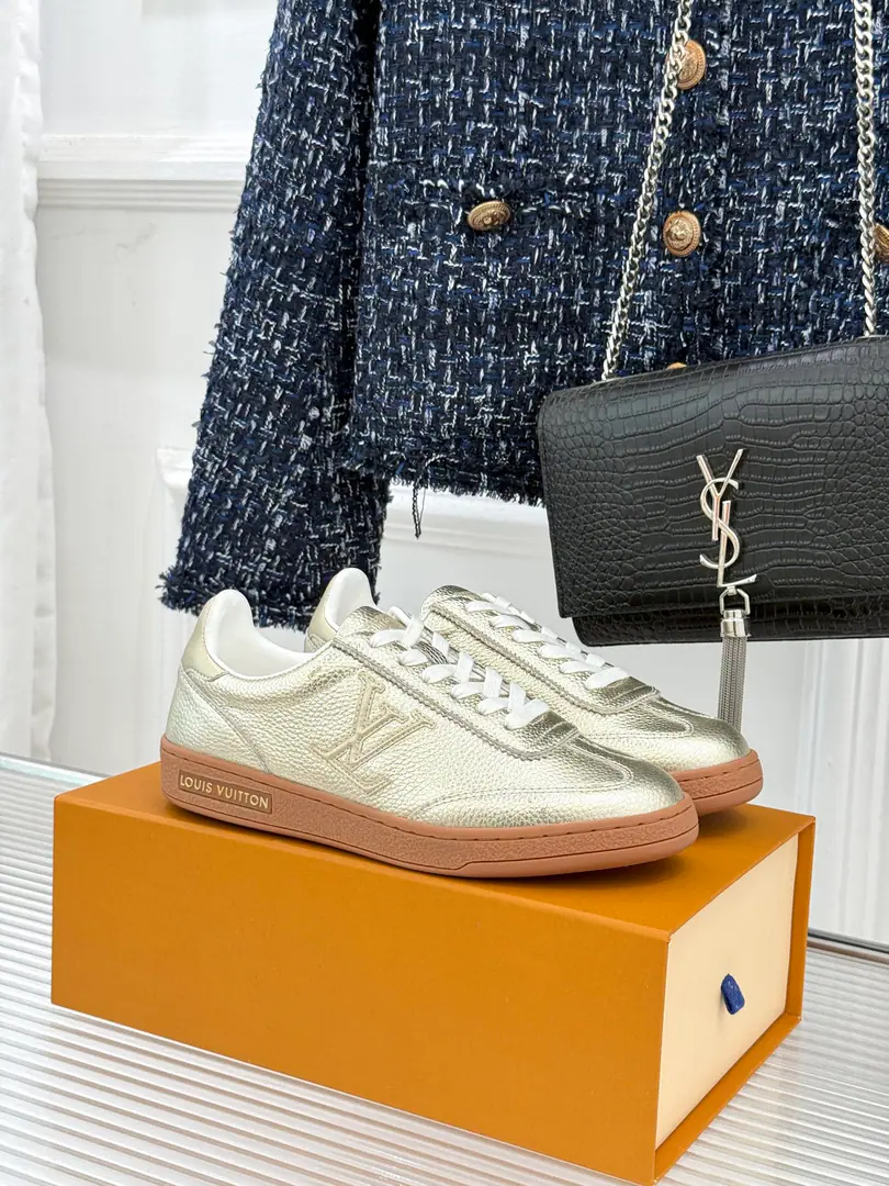 🏧𝐋𝐕The donkey family's new shoes. ♪ When the German shoes are rejuvenated and regenerative ♪ This German shoe is a classic that injects a high sense of recognition and luxury. Big side.LOGOIt's a mix of almonds. He's so smart. The fabric is custom-made for cattle skin. The inside feet are all sheep's skin. Original Opener CustomTPUOtsumi! size: 35-40（40Custom）