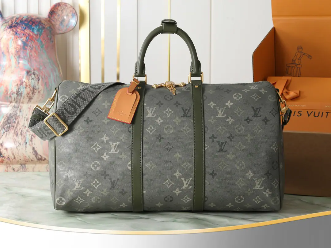 【Top First List It's so exclusive.】M26959Military Green Silk bag. KEEPALL BANDOULIÈRE 50 Travel bag m41416 26959 Military Green /Silkprint Paragraph Keepall Bandoulière 50 Travel bag-based camouflage effect Monogram Surplus Tiled canvas., Show Pharrell Williams - Yeah, it's a classic. Monogram The creative act of canvas.. Making old metal and leather elements inspire the thought of a short trip to the countryside., Dismantled and regulated branded fabric sundries provide multiple back-to-back options. Dimensions: 29 x 23 x 50 centimetres