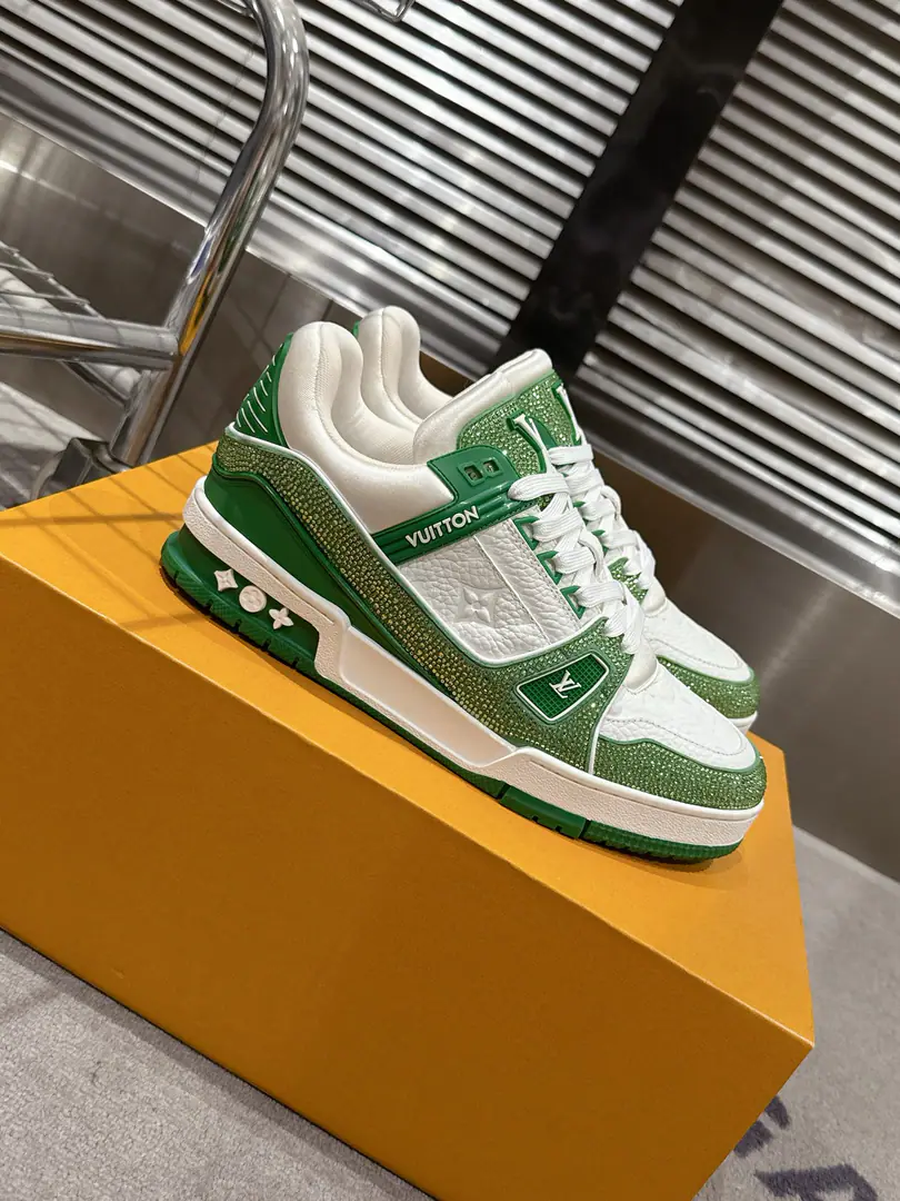 🏧𝗟𝗼𝘂𝗶𝘀𝗩𝘂𝗶𝘁𝘁𝗼𝗻Couple money.👫" LV trainerGlobal limitbulingbuling✨The top-of-the-shoe Quality of the Recreational Sports Shoes Series！ Louis Vuitton, Director of Art.Virgil Abloh The new revolutionary work that we've brought in. I want to put street style into shoe-shoe fashion., More young., Diversity. You're more personal with different socks.😍 Original custom-made cow skin.A special stamped cowboy cloth package. The luxuries of the membrane crystals can't drill. Packet process Solid sewn by locks TPUThe original is comfortable. Full package with original gift box Size35-45 [Women40.41Men45Do it.]