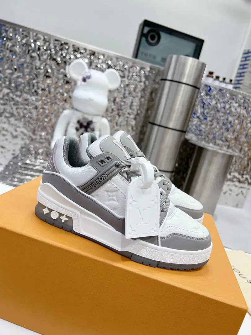 LVTop Version 2023New paragraph Repurchase QualityLV～Louis Vuitton.Lv TRAINERBest sneakers ever., Donkeys are pushing the new stuff., The network limits the use of binary basketball shoes.！The Ko gang is buying the original.1:1Precision Recompense, The details are invincible., Good faith., Import customized original cattle skin, Original consistent package approach, Details are 100% restored., Customize custom originals as one-formingTPUOtsumi!, Different from other homes., It's not gonna work without the original.！ Men and women35-40 39-45（46I'll make sure I don't change it.）