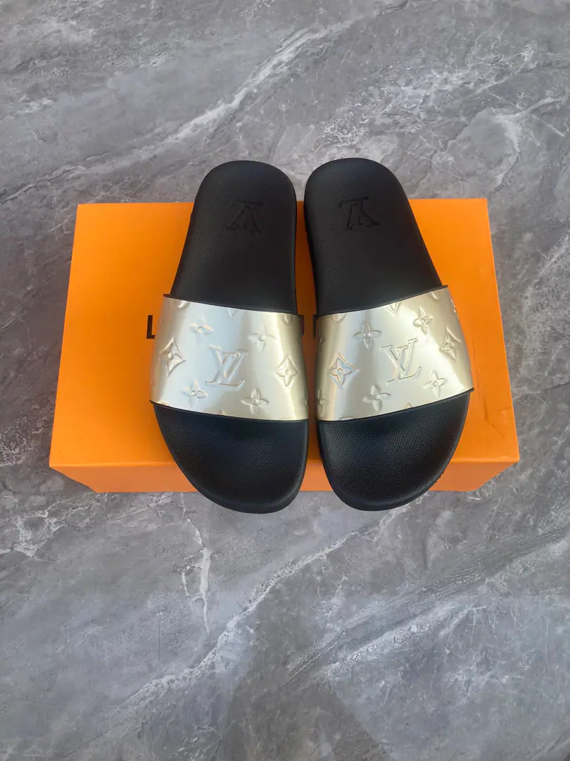 High Version New candy slippers.LouⅰsⅤuⅰtton👫Couple money., Private model., Nice shoes. Size:35-45