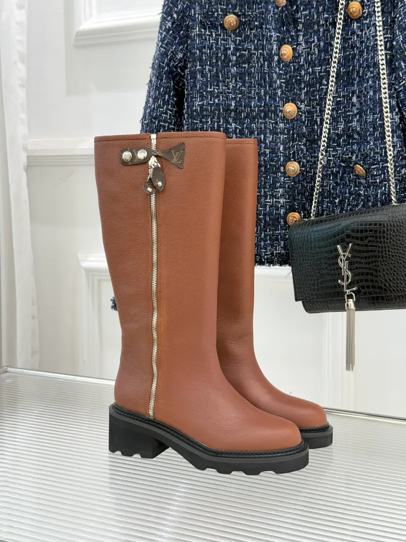 🏧𝐋𝐕Donkey.25WFAutumn and winter new side-knit-laden knight boots. The fabric is original calf skin. The inside feet are all sheep's skin. Original modeling, slide-proof floor size: 35-41 [40/41Custom]