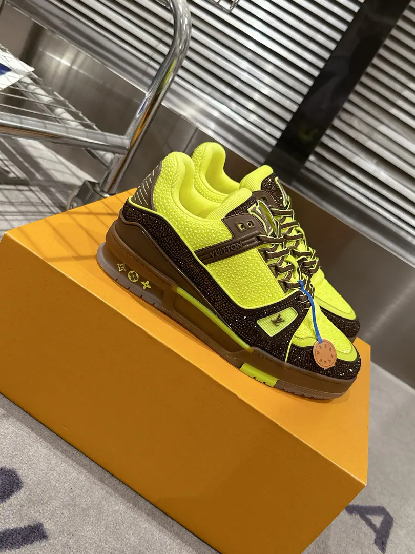 🏧𝗟𝗼𝘂𝗶𝘀𝗩𝘂𝗶𝘁𝘁𝗼𝗻Couple money.👫" LV trainerGlobal limitbulingbuling✨The top-of-the-shoe Quality of the Recreational Sports Shoes Series！ Louis Vuitton, Director of Art.Virgil Abloh The new revolutionary work that we've brought in. I want to put street style into shoe-shoe fashion., More young., Diversity. You're more personal with different socks.😍 Original custom-made cow skin.A special stamped cowboy cloth package. The luxuries of the membrane crystals can't drill. Packet process Solid sewn by locks TPUThe original is comfortable. Full package with original gift box Size35-45 [Women40.41Men45Do it.]