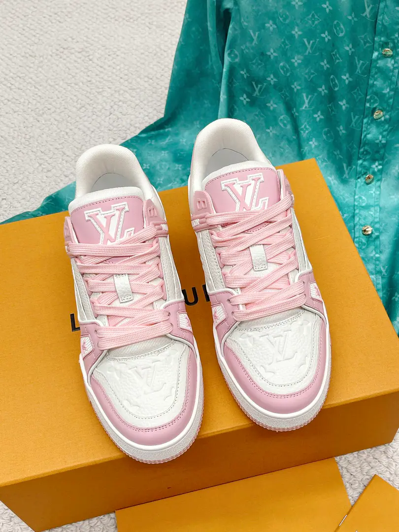 Top 🐼🐼Batch 2023New Year❣️ Couple money. Classic donkey. LVTrainer PVC Sports shoeboard shoe series Every color is great.！ The original is exactly the same material for work detail. All kinds of skin.TPU Brush Super-complicated TPUOriginal Base Original Packaging Codes: Women35-40 Men39-45