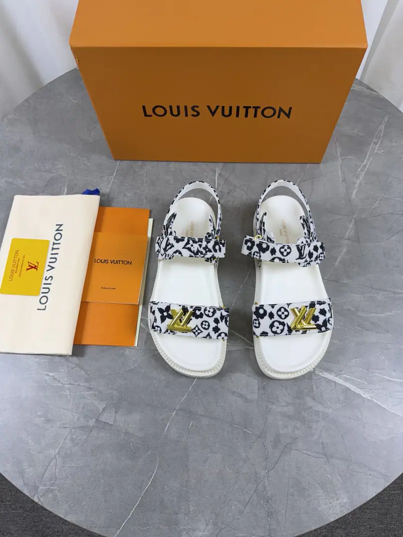 🌈LV | Louis Vuitton. 🧡💚2026Spring and summer. Top Version‼️Original unamended The owner of the counter is making a new payment. New sandal shoes. New hardware.🆕 ❥Requisition level！It's a great sense of excellence.！A huge amount of money from domestic and international bloggers., Old and fashionable. The upper toe blew up.！The boss's push.★ ━━━━━ ЅᏇєєt ━━━━━ ▪️Shoe.: Original Skin ▪️Uchi.: Bulls. ▪️Otsumi!: RubberpuGroup high-end bottom ▪️Shoes.: 35-45（35-45Custom）Batch