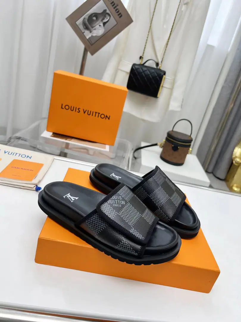 lvLuxurytrainer - Slugs., Use top-deck calf skin., Light and comfortable.. Shoe-faced and strap-on. monogram Ballast. Brings a unique coloring spell.. The fine-footed shoe cushions and fine rubber excites are inspired by lv trainer size: 35-46
