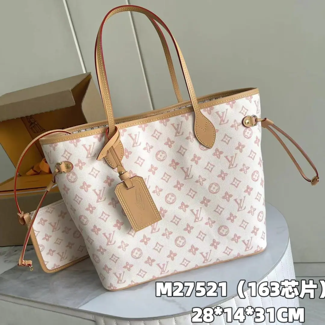 【 C01 Chip version】 Internal pricesP Paragraph: M27521, Original List Enhancement💪【I'm taking a background picture.】Paragraph Neverfull The medium bag salutes Louis Vuitton's long-standing legacy and crossing. The history of the year. Monogram Pattern. The elements of this time are re-engineered from the archive's client register., ♪ And the canvass are so elegant ♪. Sufficient space to accommodate daily needs such as laptops, Straps and chains are securely packed with small items.. 28 x 14 x 31 centimetres (High x Kuan x Length)