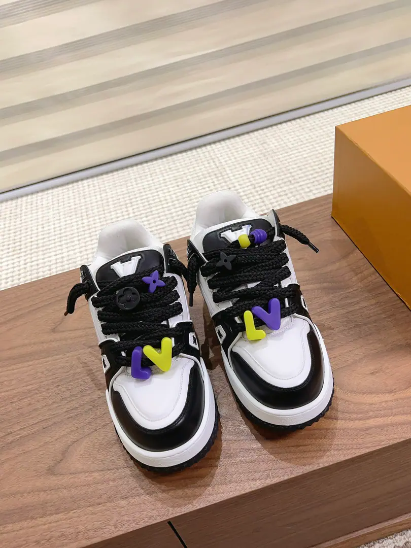 LV 2024New paragraphTrainerFattie Louis Vuitton. Six months of the original version of the dissolution., DIYSlips, sneakers. Cute fat.trainer, To buy the style with your eyes closed., Break a single change in color, You're younger and fatter.trainerOr a Fester Shoes., The Queen of the House of Lords is a man of the past., But the most classic fatty shoes., The classic color., High-end atmosphere upgrade Every color is great.！The original open-cut, cute button., The original is exactly the same material for work detail. All kinds of skin.TPU Brush Super-complicatedTPUOriginal Base, Original Packaging Coded female35-40 Men39-44 Top