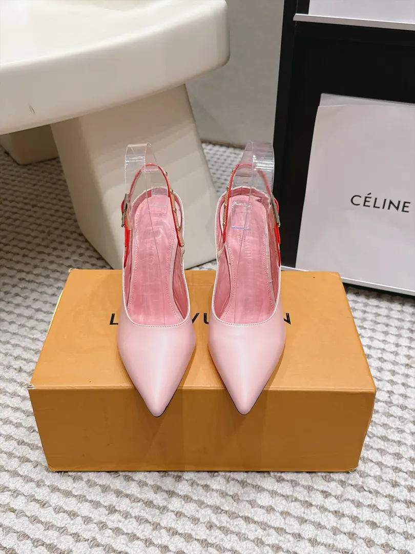 Top Quality Louis Vuitton 𝟐𝟎𝟐𝟔The sandals are empty behind the new heel. Picking cattle skins/Special bright spot.+Rear-and-regulating buttons design！Precision.LVMetal cutts+Pointy alien roast paints fine and tall.+Brand brand markings on heels., A long, sharp, stunned, leg-twig line.～Siu Gao and Elya are welded to their feet.～Xiang Fung～ Daily commute Dinner. I'm not dating anyone.～The atmosphere is steady and steady. - The upper foot is a good one.～Very advanced.～It's easy in every setting.hold- Yeah, I'm fine. Shoe.: Importing cow skin+- The drill. Littre: In the sheep's skin./Foot. Shoes under the sole.: That's a big one. He's tall.: 9cm Size: 35-41（40 41Make a no-refund order.）