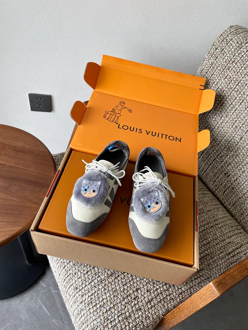 Requisition levelLouis VuittonLouis Vuitton's ass is a spring and summer.SneakerinaSeries Ballet sneakers. - Tetsu. Flat shoes. The original three-to-procuration development is perfect.Sneakerina Ballet wind shoes make flow lines with silky cow leather. The comfort of lightly shaped and sports shoes with ballet shoes.. Side LV Marking andMonogram After the canvas, bring the details., Sacchetto Process and TPU The outside is a softer dress. Bottom: 1.5CM Fabulous.: Original customized import of head-level cattle skin Uchi.: The original custom-made air network. Shoes under the sole.: Original modifierTPUMaterial Size: #35-41（Women40 41Make a no-refund order.）