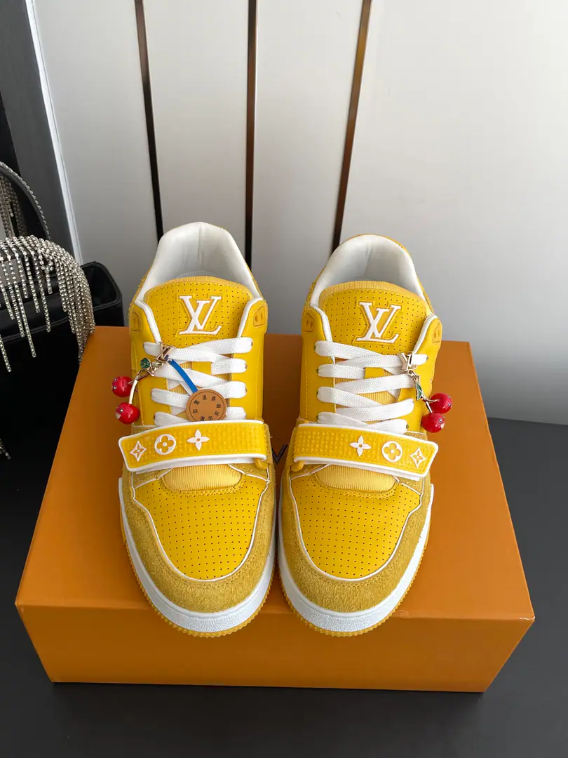 [Append+60] 🏧𝐋𝐕 𝐓𝐫𝐚𝐢𝐧𝐞𝐫 Louis Vuitton sports shoes. Skis. Couple money.！ Fashion original custom-made head-decked cow skin The original inside is custom-made in the air network. Original Open-Screen Double ColourTPUBottom of Group Codes: 35-45