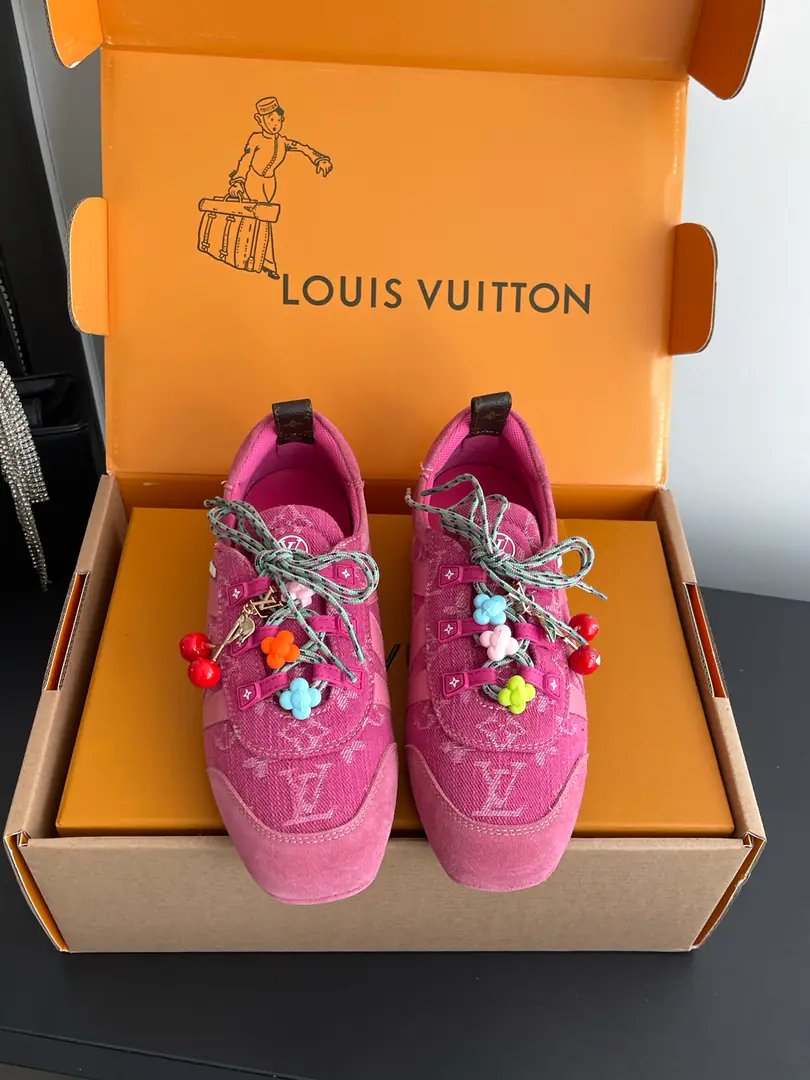 [🍒Append➕60] 🏧𝐋𝐕 SneakerinaThe ballet shoes. Flat shoes, leisure shoes. Paragraph LV Sneakerina Ballet sneakers for summer., Will Monogram Daningbu is a fine match with the same colored cow leather.. The pair of shoes with the color. Monogram Flowers hanging, It's a fun one.. Sides are accelerator. LV Letter and rubber Louis Vuitton logo, The distinctive features of the current design. Monogram Daning's fabric./Cow leather./A leather belt. Louis Vuitton ElementsSacchetto Process infusion TPU Outside Codes: 35-39（40.41Do it.）