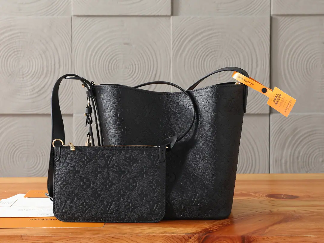 P【 C01Dynamic chip】‼️Top First List, Enhanced version‼️All In Medium handbags. Monogram Empreinte Leather shapes the bucket bag, It's a space that can accommodate everyday needs easily., And collect small items with a undismantled zipper bag.. The glimmer locks and the classic nameplate show the details., ♪ Shoulder ♪, It's easy to pick up a hand or a hand.. Finely elegantly elegant., Light up the city.. Model: M29090 Dimensions: 21 x 24 x 16 centimetres (Length x High x Kuan)
