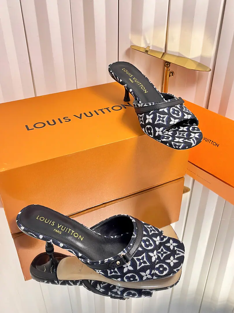🍥❥Top VersionLV Donkey.【Requisition level】, Louis Vuitton 2026Money Officer Network Series！Perfect., LVThe latest florist embroidery., More elegant., The upper feet are nice., Women are so good., It's a lot of fashion., New original inverted, model, Extreme1:1shape, You're a good worker., Importing high-end fabrics shows a sense of precision.！ Fabulous.: Import of sheep skin, In the inside, it's a fine soft sheep., Foot.: Import of goat skin, Italy is a big-ass country. 5.5/9cmThe paint and the... Codes: 35-41（34.40.41Customize or not change）