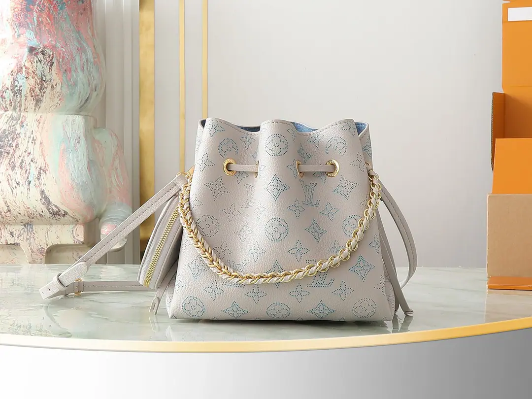 【Top First List It's so exclusive.】M12125The Moonlight goddess. Paragraph Bella The bucket bag came from Flight Mode Series, For classic, flower-piercing leather is a great gradient of the season., And keep the insides of the new color of the wrapping.. You can take out the change bags and collect them., The Modunjas of the Winters.. Dimensions: 19.0 x 22.0 x 14.0 centimetres (Long x High x Kuan)