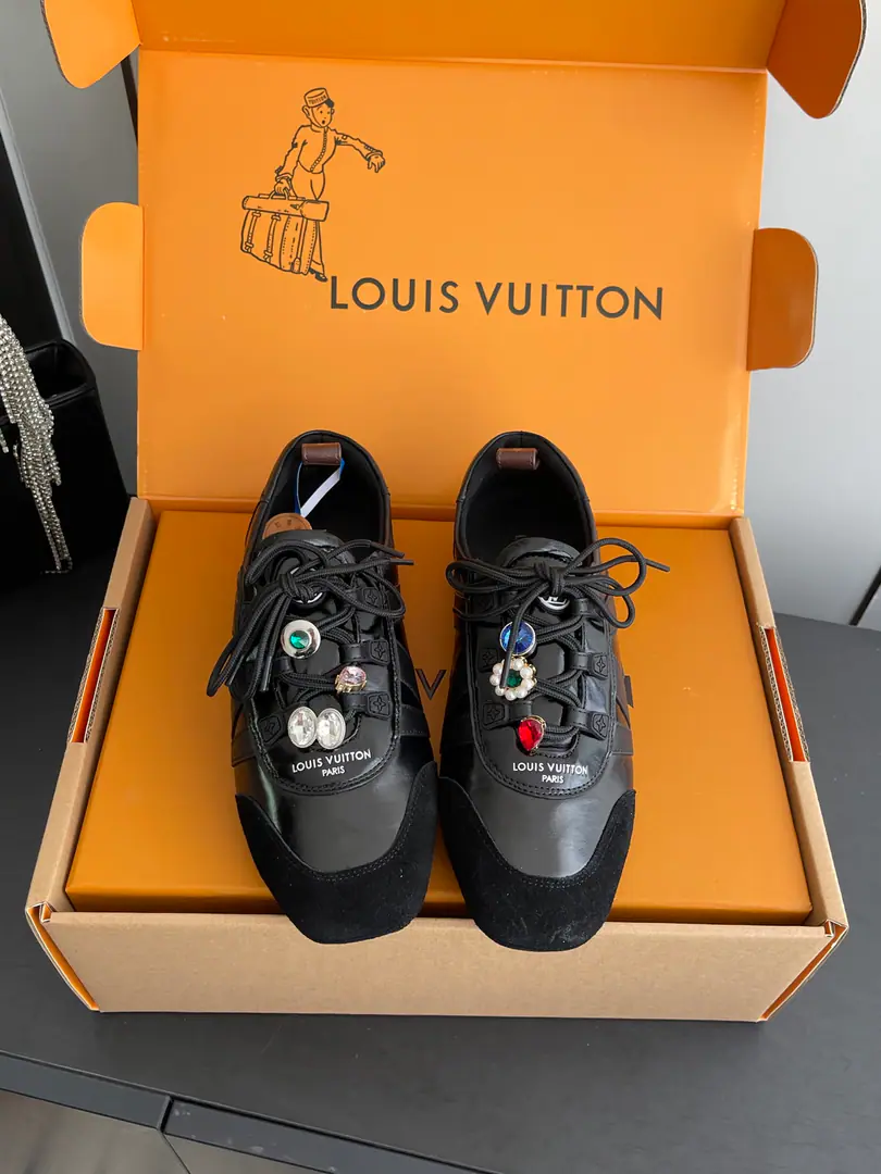 [Append+] 🏧𝐋𝐕Louis Vuitton's ass is a spring and summer.SneakerinaSeries Ballet sneakers. - Tetsu. Sneakerina Ballet wind shoes make flow lines with silky cow leather. The comfort of lightly shaped and sports shoes with ballet shoes. Side LV MarkingMonogram After the canvas, bring the details. Sacchetto Process and TPU The outside is a softer dress. Three pieces of accessories. Make it work. Fabulous. Original customized import of head-level cattle skin Uchi. The original customizes the original air network to be the foundation of the original. NoteTPUMaterial Codes: 35-41（40.41Do it.）