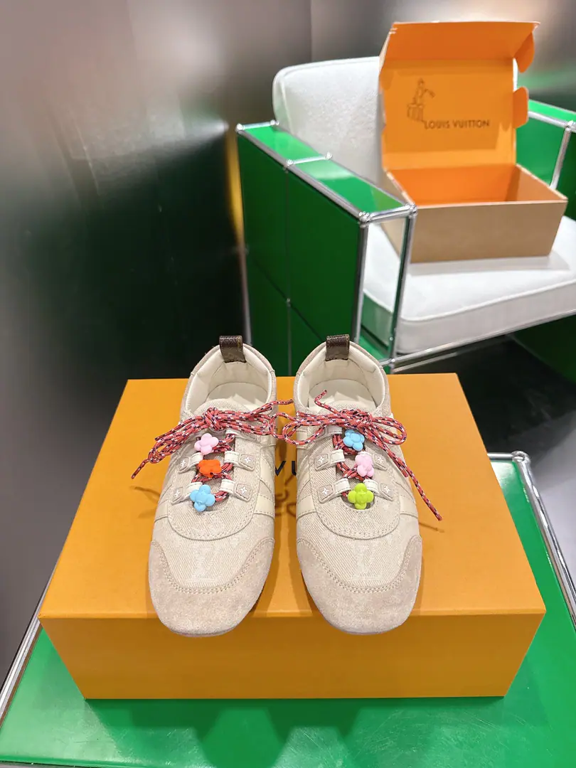 Top Version Louis Vuitton SneakerinaThe ballet shoes. Flat shoes, leisure shoes. ‼️ Paragraph LV Sneakerina Ballet sneakers for summer., Will Monogram Daningbu is a fine match with the same colored cow leather.. The pair of shoes with the color. Monogram Flowers hanging, It's a fun one.. Sides are accelerator. LV Letter and rubber Louis Vuitton logo, The distinctive features of the current design. Monogram Daning's fabric./Cow leather./A leather belt. Louis Vuitton ElementsSacchetto Process infusion TPU Outside Codes: 35-39（40Do it.）
