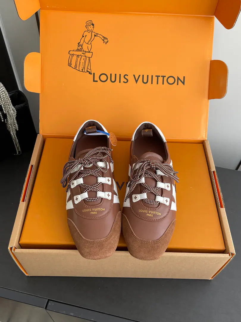 [Append+] 🏧𝐋𝐕Louis Vuitton's ass is a spring and summer.SneakerinaSeries Ballet sneakers. - Tetsu. Sneakerina Ballet wind shoes make flow lines with silky cow leather. The comfort of lightly shaped and sports shoes with ballet shoes. Side LV MarkingMonogram After the canvas, bring the details. Sacchetto Process and TPU The outside is a softer dress. Three pieces of accessories. Make it work. Fabulous. Original customized import of head-level cattle skin Uchi. The original customizes the original air network to be the foundation of the original. NoteTPUMaterial Codes: 35-41（40.41Do it.）