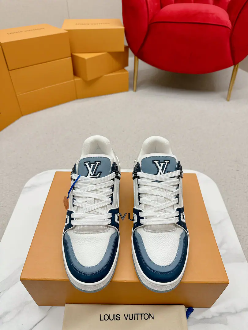 Original development Quality out. Welcome to the comparison. ❥❥❥❥❥❥LVTRAINER MAXI Fat, love-doo sneakers.（Ceiling level. Right-to-Ed.） LV Trainer MaxiThe sneakers bring in the loose contour of the dress series.VirgilAblohIn the pen.LVTrainerSports shoe design, Yes.2023Spring and summer boys show.. The skin of the cow and the face of the skin, the fabric and the laces., And with a bunch of beads, you can see the classics.. LVLetters with shoe tongues, MonogramFlowers are outside.. Mixed Materials It's made of top-deep cow skin., Import custom-made cowboy cloth packages, Coarse shoe tie-tape design, Sideband Monogram Big stamp., Shoe tongue and back heel.”lv 54“Emblems., There's a rubber coat. Monogram Flowers., The cotton in the web., Comfortableness is as great as ever., The legacy of the good., Quality is paramount., Worth it.！ Codes: Female35-39（40.41I'll make sure I don't change it.）Men39-44（45I'll make sure I don't change it.） ♡Full package with original gift box