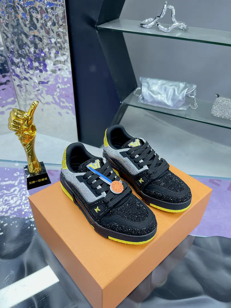 Plant LvNew Colour The drill won't drop.（Drilling.） Original development Quality out. Welcome to the comparison. ❥❥❥❥❥❥LVShoes Series LV Trainer MaxiThe sneakers bring in the loose contour of the dress series.VirgilAblohIn the pen.LVTrainerSports shoe design, The skin of the cow and the face of the skin, the fabric and the laces., And with a bunch of beads, you can see the classics.. LVLetters with shoe tongues, MonogramFlowers are outside.. Mixed Materials It's made of top-deep cow skin., Import custom-made cowboy cloth packages, Coarse shoe tie-tape design, Sideband Monogram Big stamp., Shoe tongue and back heel.”lv 54“Emblems., There's a rubber coat. Monogram Flowers., The cotton in the web., Comfortableness is as great as ever., The legacy of the good., Quality is paramount., Worth it.！ Codes: Female35-40 Men39-44（45I'll make sure I don't change it.） ♡Full package with original gift box