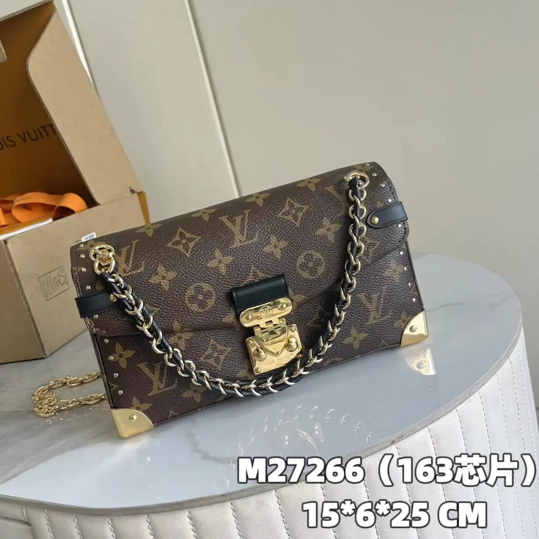 【 C01 Chip version】 Internal pricesP Paragraph: M27266, Original List Enhancement💪【I'm taking a background picture.】This one. East West Horizontal version Trunkie The handbags carry the prototype essence., And with a graceful scuffle of a dawg.. Handbags are marked. Monogram The canvas., With leather locks., ♪ The glimmer of the eye ♪, nails and S-lock Lock button, "In honor of brand travel.. With a slide chain., Provide multiple back-to-back options. 15 x 6 x 25 centimetres (High x Kuan x Length)