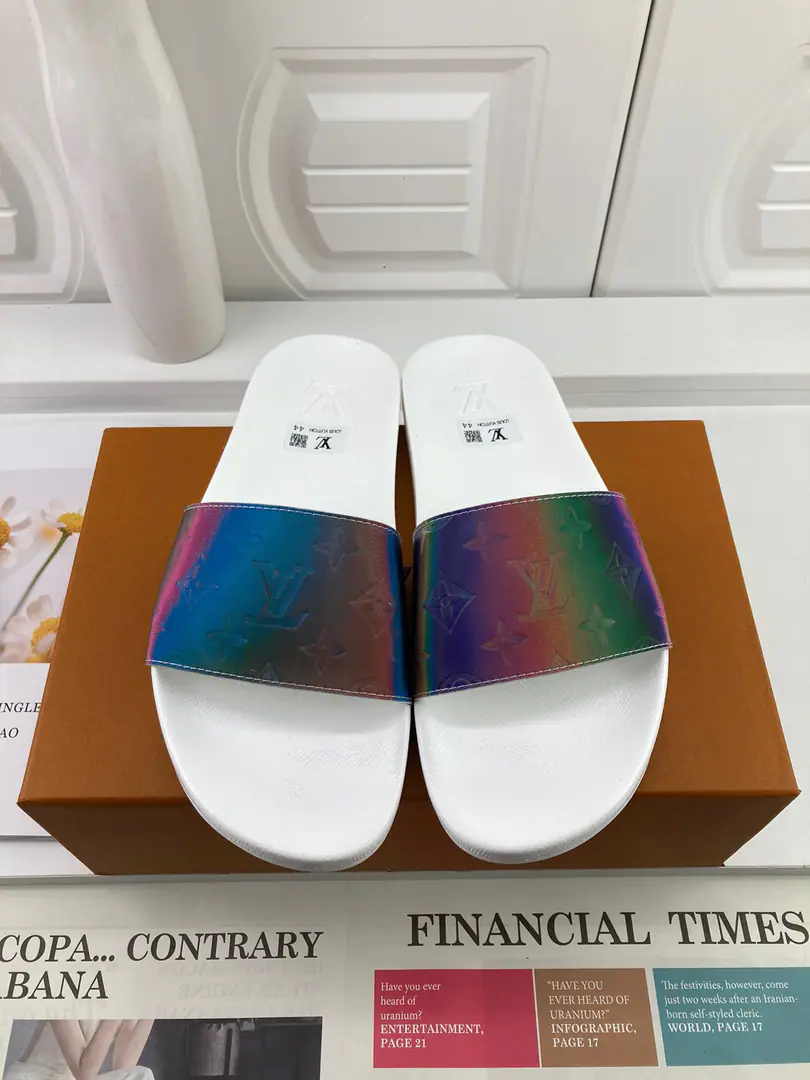 【LOUIS VUITON】2021Louis Vuitton's slippers., Original1.1Make a reservation., The classics of the cabinet.. Heat of shoes.logo, The top counter.logo, No details are missing. This slipper is a special hot spot. The material is made in parallel with the cabinet.. Colours: Multi-Currently Optional, To customize size:Female: 35/36/37/38/39/40/41/42 Men: 38/39/40/41/42/43/44/45/46