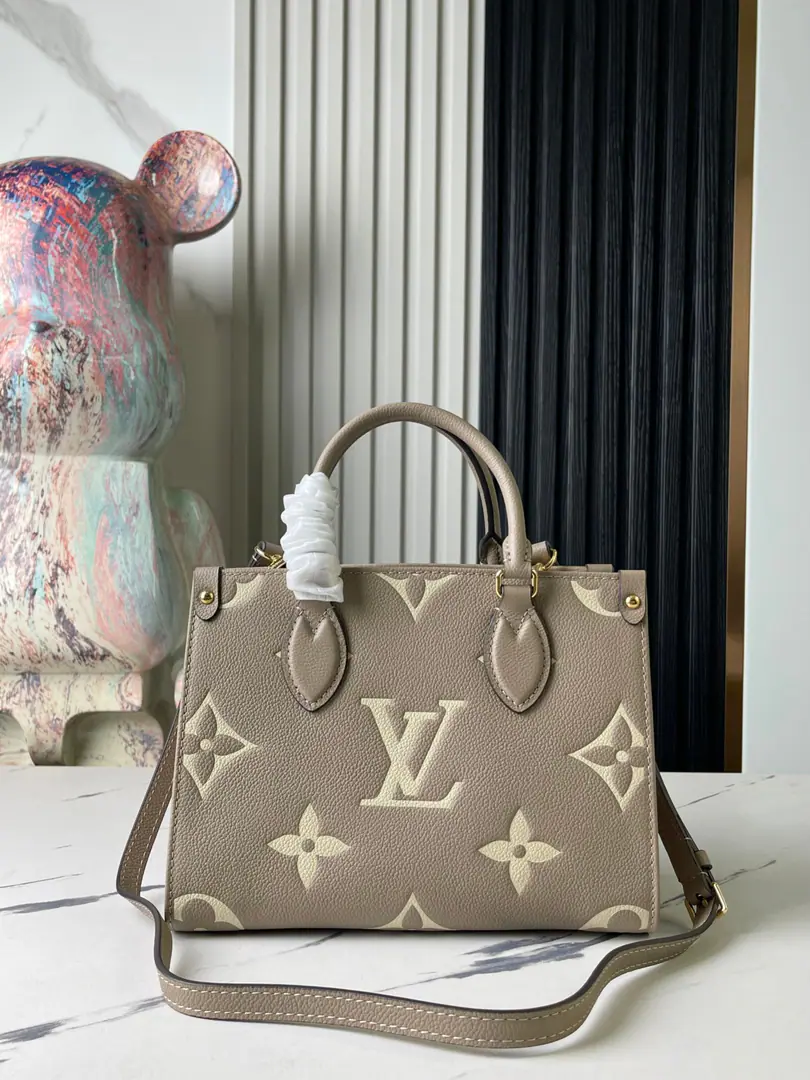 【Top First List It's so exclusive.】M45779 Onthego Small Tote Port 1968 The classics of the year. Sac Plat The bag is inspired. With pressurization. Giant Monogram Pattern Monogram Empreinte Miniature version of leather achievement Acceptable iPad Mini Waiting for day to day Flexible handles and adjustable shoulder belts have a rich back and back option size:25x19x11.5