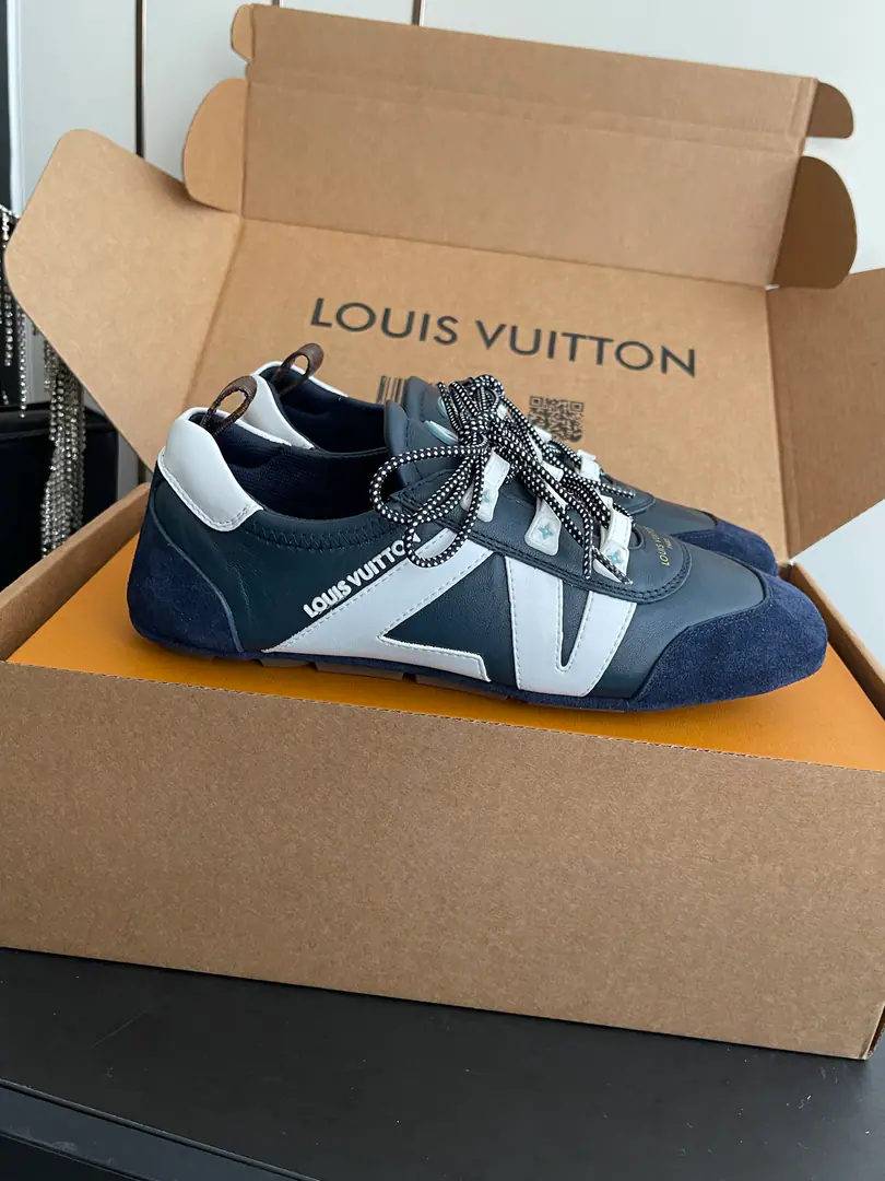 [Append+] 🏧𝐋𝐕Louis Vuitton's ass is a spring and summer.SneakerinaSeries Ballet sneakers. - Tetsu. Sneakerina Ballet wind shoes make flow lines with silky cow leather. The comfort of lightly shaped and sports shoes with ballet shoes. Side LV MarkingMonogram After the canvas, bring the details. Sacchetto Process and TPU The outside is a softer dress. Three pieces of accessories. Make it work. Fabulous. Original customized import of head-level cattle skin Uchi. The original customizes the original air network to be the foundation of the original. NoteTPUMaterial Codes: 35-41（40.41Do it.）