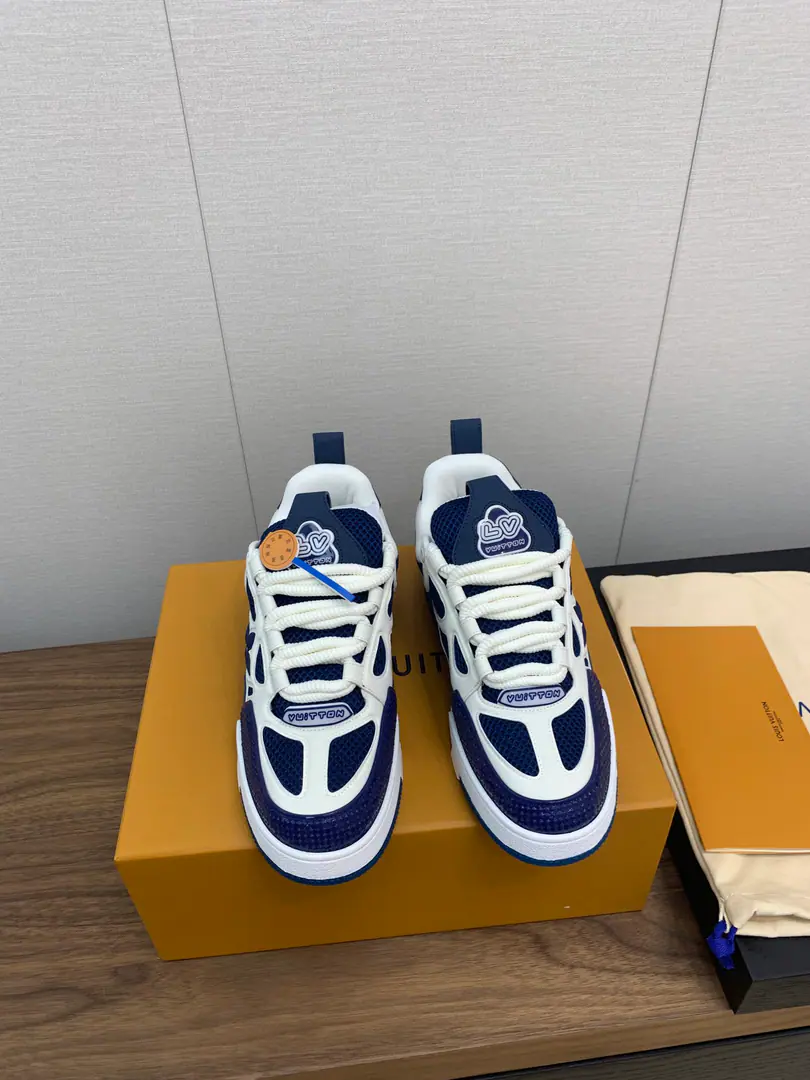 Louis Vuiton🍀 🍀 LV SkateA series of bread shoes.-Skis.-Basketball shoes.-Leisure sports shoes Top Version🔝Original purchase development for sale👍🏻[Fireworks]LV Skate The ViewProfessional skateboarding., It's been going on.90The big ones.. The designers added the stylish element., Like open-faced shoes and tongues and direction.Axion, esandDCThe strap of honor.. This one.LVSK8The sneakers are different from the typical skateboard shoes., It's made of cowbucks., WithTPUArranged andMonogramTexture. And finally..., And on his heels and his tongue.logoAnd the side flower pattern.. Fabulous.:Original customized head-level cattle skin+Airnet. Uchi.:The original imported air network. Codes:Women35-40 Men39-45 （Men38.46Custom No re-election.） Plant
