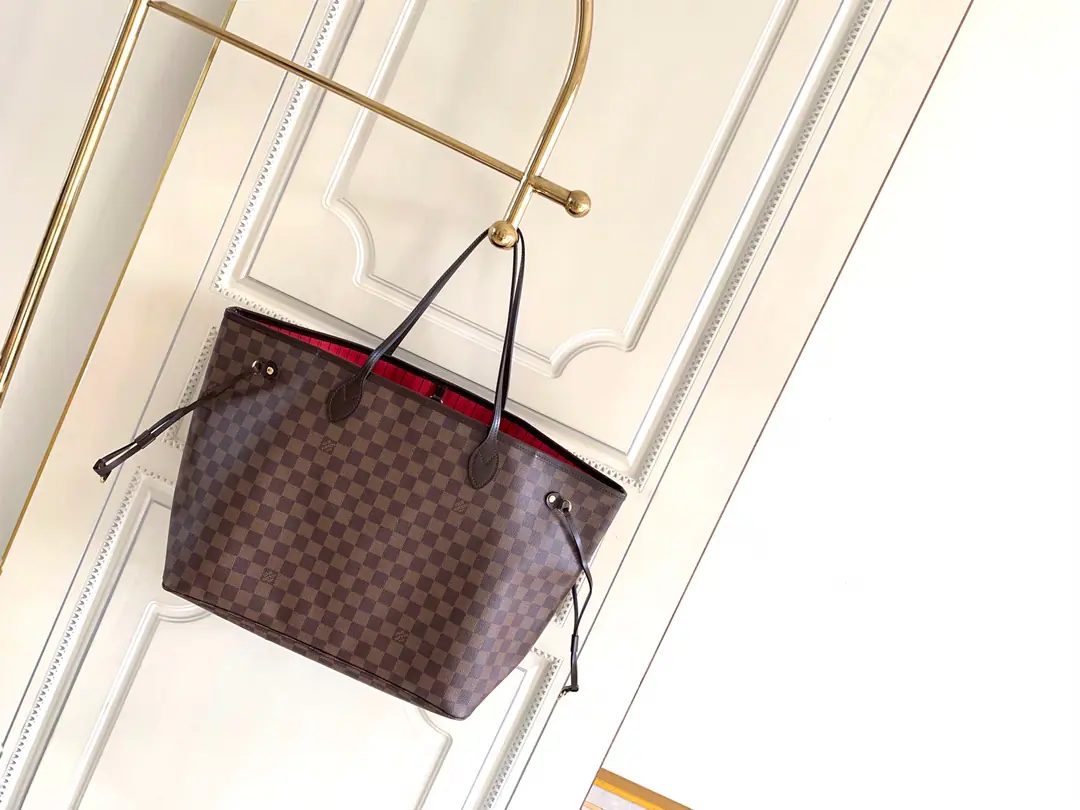 Big number., Dynamic chip C【Original overseas It's so exclusive. M41357Big number.40990】 🎀🎀Classic shopping bag.💋💋Louis Vuitton. Neverfull A new classic handbag., Explore the fine details in the bag. The redesigned insides used fresh fabric lined and inspired by the retrograde details of the Louis Vuitton archives., There's nothing more commendable than a detachable zipper., It can be used as a handbag, either alone or in a handbag., And as an extra pocket.. The bright liner is Monogram The classic canvas adds more lively sense of activity.. Medium Size: （32*29*17） Large size: （40*33*20）