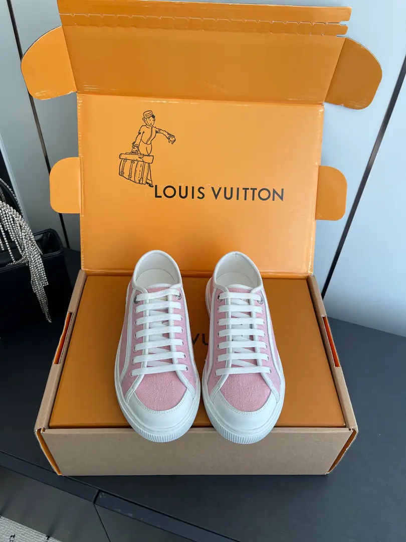 🏧𝐋𝐨𝐮𝐢𝐬 𝐕𝐮𝐢𝐭𝐭𝐨𝐧Louis Vuitton. New paragraph LV LagoonThe Danin Cowboy Series, old-time sails, skateboard shoes, leisure sneakers. Original purchase development for sale Whole pair of shoes.ZpDevelop and build, All Custom Materials The only one who can be a big shot. Codes: 35-41（40 41Make a reservation.）