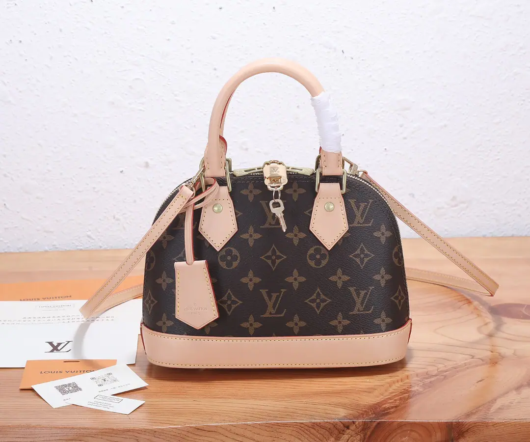 P‼️Top First List, Enhanced version‼️This paragraph is fascinating. Alma BB The bag is from... 1934 The Louis Vuitton classic, the year-end design.. Symbolic element gives this paragraph Damier Ebene The canvas bag is a classic graceful thing.: Locked with key attachments, Toron Hand handles and a fine leather key bag.. With a strap that can be disassembled., Slashable. Detailed features Model: M53152 Dimensions: 23.5 x 17.5 x 11.5 centimetres (Length x High x Kuan)