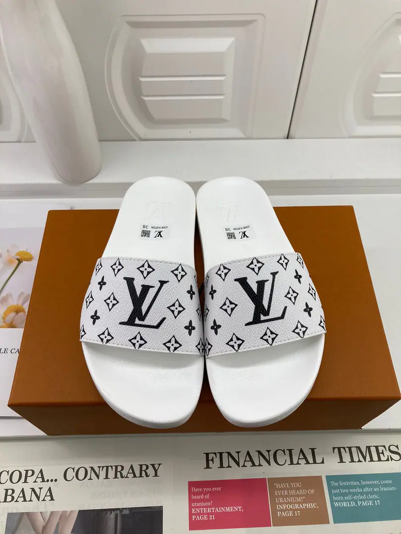 【LOUIS VUITON】2021Louis Vuitton's slippers., Original1.1Make a reservation., The classics of the cabinet.. Heat of shoes.logo, The top counter.logo, No details are missing. This slipper is a special hot spot. The material is made in parallel with the cabinet.. Colours: Multi-Currently Optional, To customize size:Female: 35/36/37/38/39/40/41/42 Men: 38/39/40/41/42/43/44/45/46
