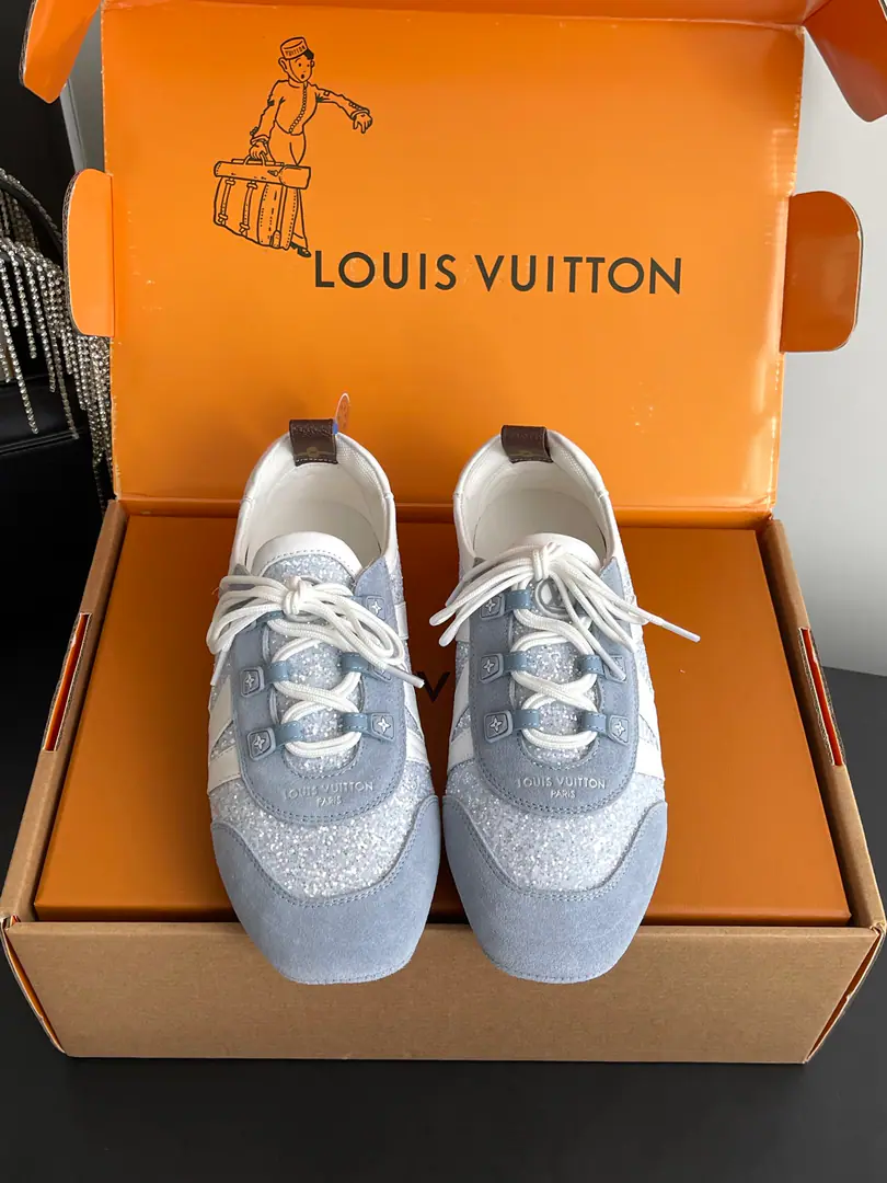 🏧𝐋𝐕New Series Ballet sneakers. - Tetsu. Sneakerina Ballet wind shoes make flow lines with silky cow leather. The comfort of lightly shaped and sports shoes with ballet shoes. Side LV MarkingMonogram After the canvas, bring the details. Sacchetto Process and TPU The outside is a softer dress. Three pieces of accessories. Make it work.. The original top-of-the-wall cow.+Special materials Inside, customize the air network using the original. Original version to open NoteTPUMaterial Codes: 35-42（40.41.42Do it.）