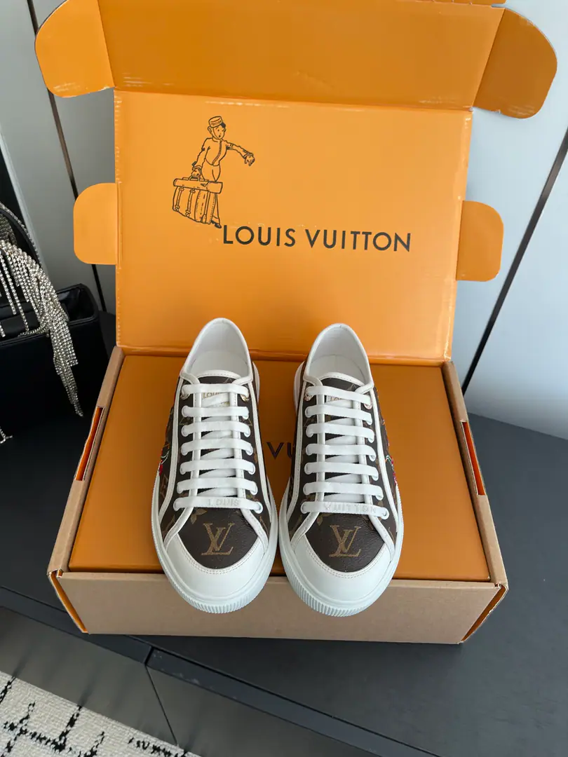 🏧𝐋𝐨𝐮𝐢𝐬 𝐕𝐮𝐢𝐭𝐭𝐨𝐧Louis Vuitton. New paragraph LV LagoonThe Danin Cowboy Series, old-time sails, skateboard shoes, leisure sneakers. Original purchase development for sale Whole pair of shoes.ZpDevelop and build, All Custom Materials The only one who can be a big shot. Codes: 35-41（40 41Make a reservation.）