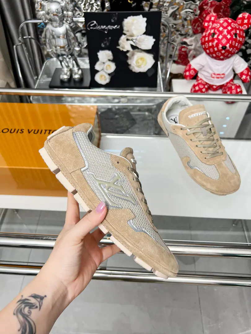 LVNew couple's shoes., Say goodbye., Embrace the thin, thin-deep design., Give freedom to the soul., I'm so comfortable with my steps.. Regod shoes..A nice pair of shoes to wear all summer. Fabulous.: Customize web-faced cow skins Codes: 35-46 Welcome to the next list of maps.