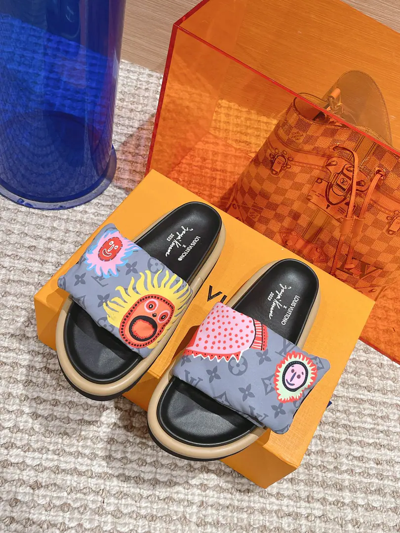 🐼🐼 LV | Louis Vuitton. 2023♪ Spring and summer ♪ Top Version⚠️ The newest feather slippers in the cabinet. A huge amount of money from domestic and international bloggers., Old and fashionable. The upper toe blew up.！The boss's push. All colors. Shoe.: nylon's old bouquet.➕Full feathers. Uchi.: Lamb skin. Otsumi!: The original is starting to burst into the bottom. Shoes.: Female size35-40 （41. 42No, no, no, no, no.）