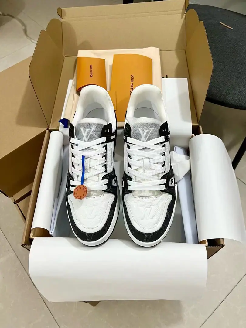 Top-level requisition version LV trainer "Couples set a series of leisure basketball shoes. ♪ The value of the face ♪ - The upper foot is fried., Every color is a giant.！The Tide Man needs a single item.🛍 Original customized pressure-cut grains, calf skin.（Non-market super-fibre skin You have to distinguish.！）The symmetrical old flowered mounds the cowboy cloth.. All the accessories are as they were.1:1Custom Even the shoelaces are colored.1:1Make a reservation.. Original Unique private modelTPUOtsumi!. Many of the little heart designs have to be original to be able to see what they're doing., The essence is the detail.！Original Condom Chips Card Sensitivity direct in.lv Official Network😏 Recurse ceiling level Full package of fine airplane gift boxes Please accept my quality.‼️ Please be careful with the market traffic.！ Codes: 35-44（Men38/45I'll make sure I don't change it.）