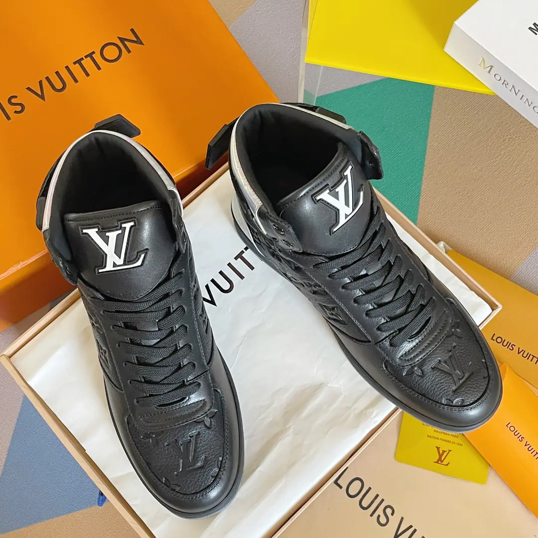 Top Version: Ko Gang! LVLouis Vuitton. LHome. Donkey.RivoliSeries Ko Ko-kwan! Leisure Sports shoes Shoes. Original procurement development Make the goods. Paragraph Rivoli High-band sports boots for cow leather., ♪ To show the classics with a sharp brush Damier Pattern. But the steady Louis Vuitton sign shoe belts are constantly designed., Rubber external configuration refined. Send a cabinet for fine packaging🛍📦 ▪️Fabulous.: Original import of head-level cattle skin ▪️Uchi.: The original custom-made air network. ▪️Shoes under the sole.: Original modeling slide-proof rubber floor ▪️Bottom: 2.5CM ▪️Size: Men38-45
