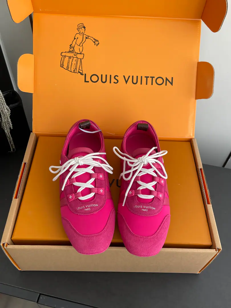 [Append+] 🏧𝐋𝐕Louis Vuitton's ass is a spring and summer.SneakerinaSeries Ballet sneakers. - Tetsu. Sneakerina Ballet wind shoes make flow lines with silky cow leather. The comfort of lightly shaped and sports shoes with ballet shoes. Side LV MarkingMonogram After the canvas, bring the details. Sacchetto Process and TPU The outside is a softer dress. Three pieces of accessories. Make it work. Fabulous. Original customized import of head-level cattle skin Uchi. The original customizes the original air network to be the foundation of the original. NoteTPUMaterial Codes: 35-41（40.41Do it.）